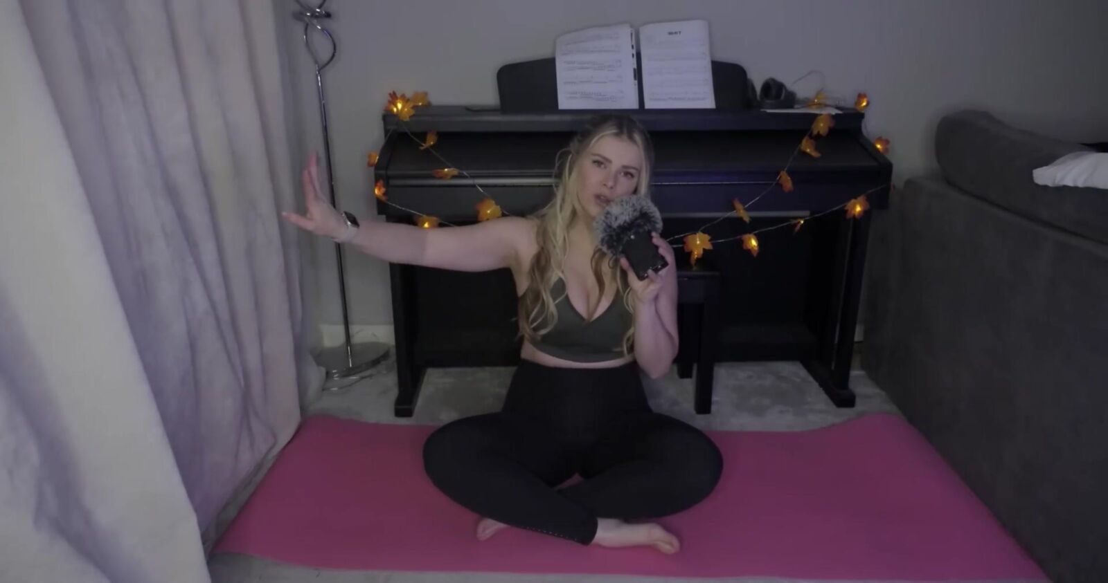 Schottisches Murmeln ASMR Indoor Yoga Thicc Pawg Lauren