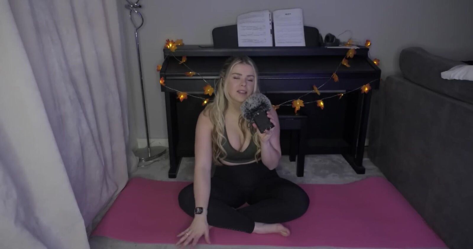 Schottisches Murmeln ASMR Indoor Yoga Thicc Pawg Lauren