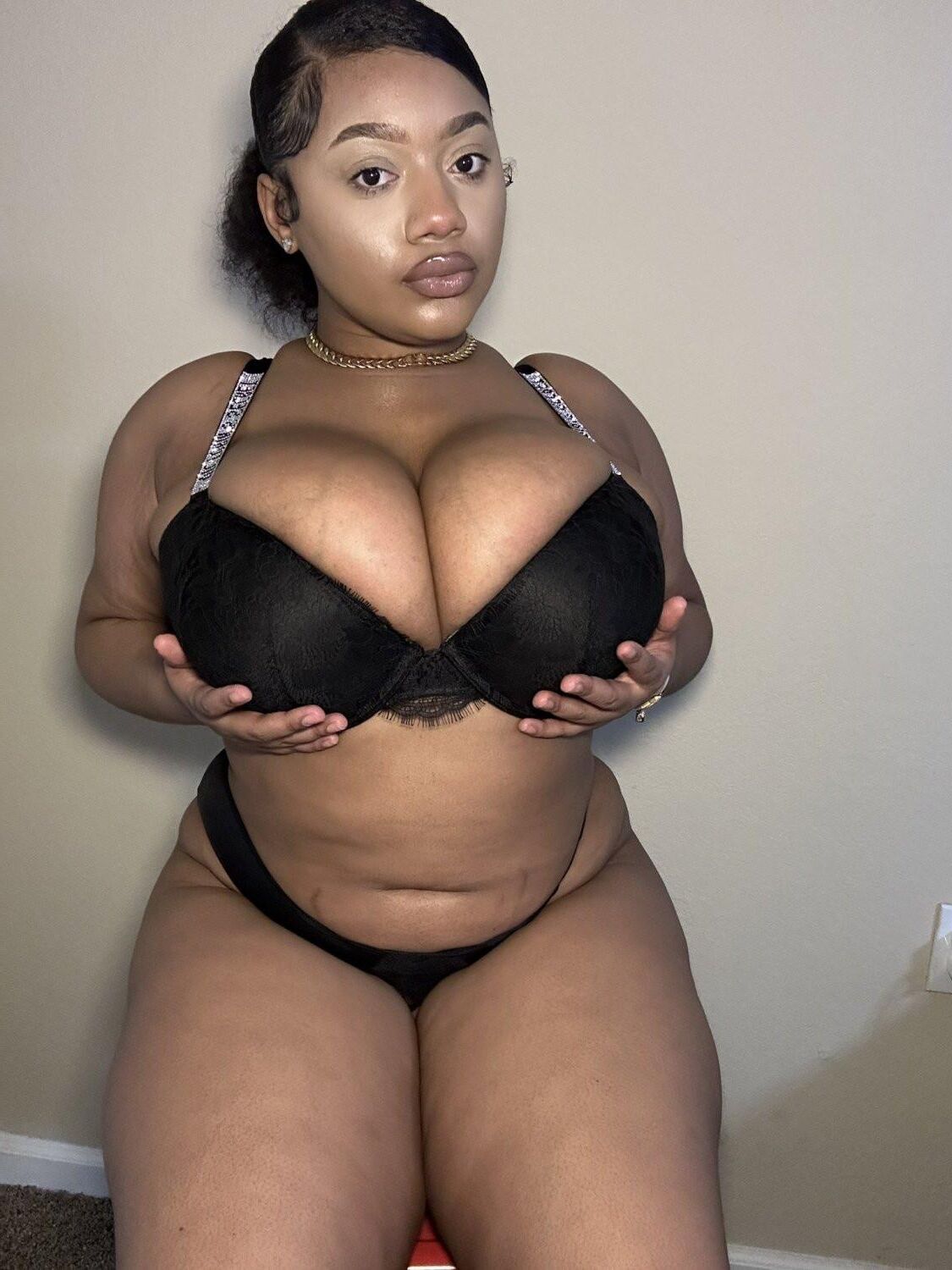 Big Tit Ebony Babe riv