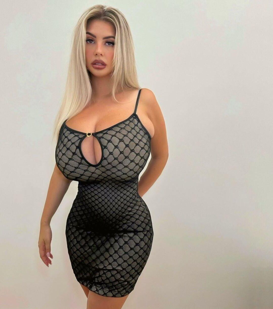 Valentina Big Tits Boobs Spaltgöttin Wank Datei