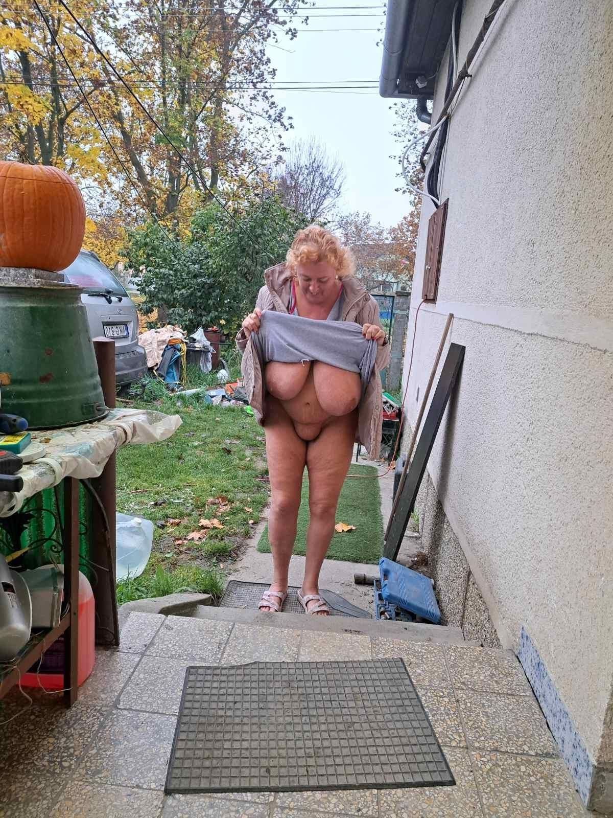 Hungarian mature amateur with large tits