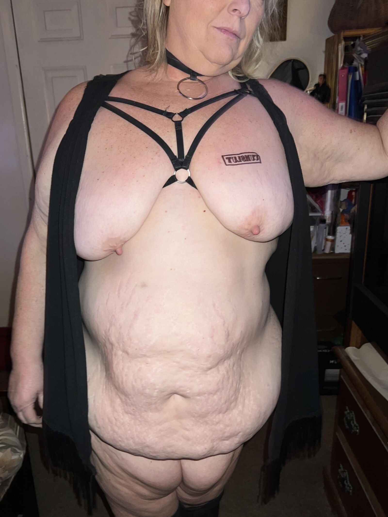 Der große Bauch meiner BBW -Frau