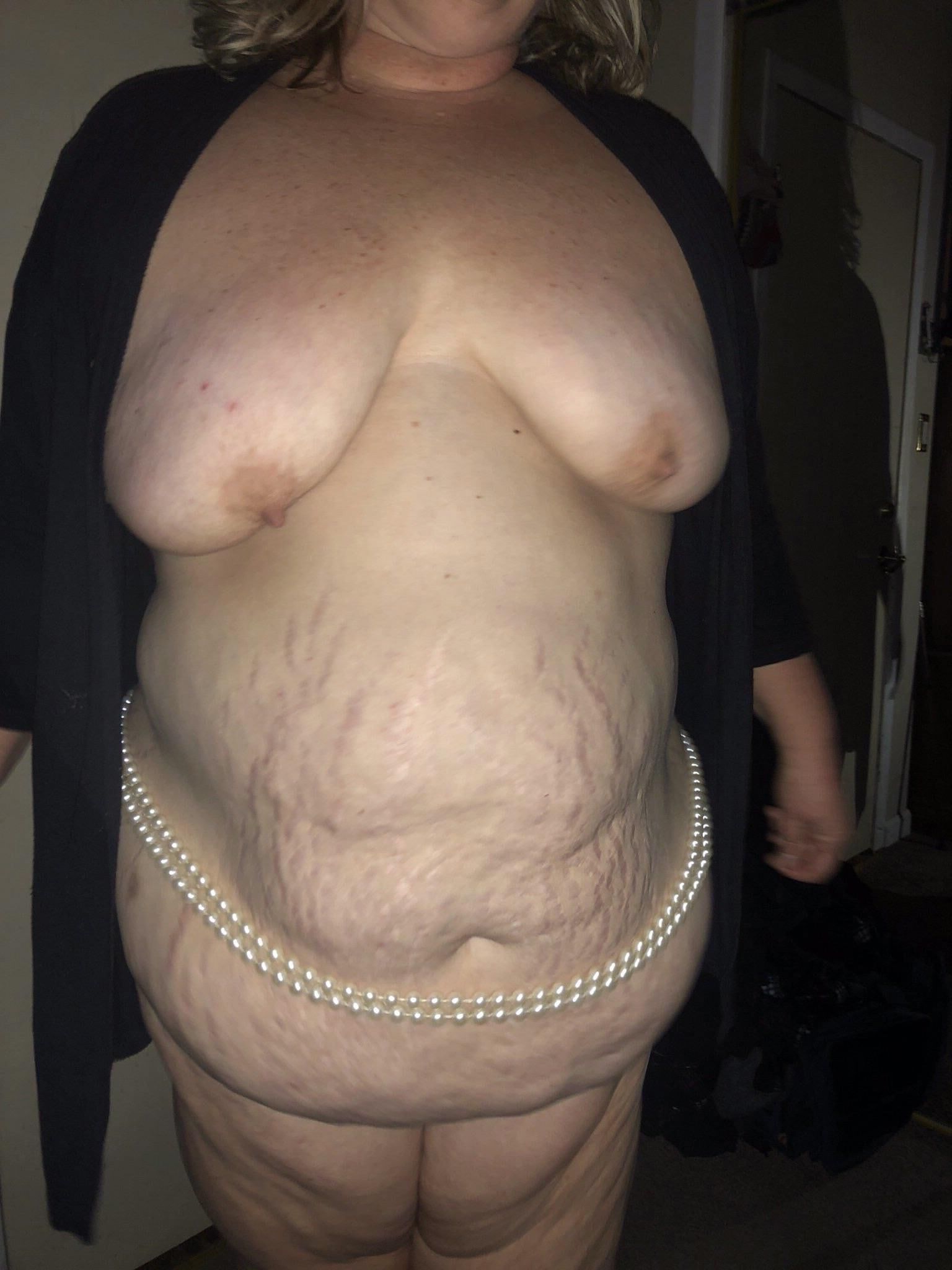 Der große Bauch meiner BBW -Frau