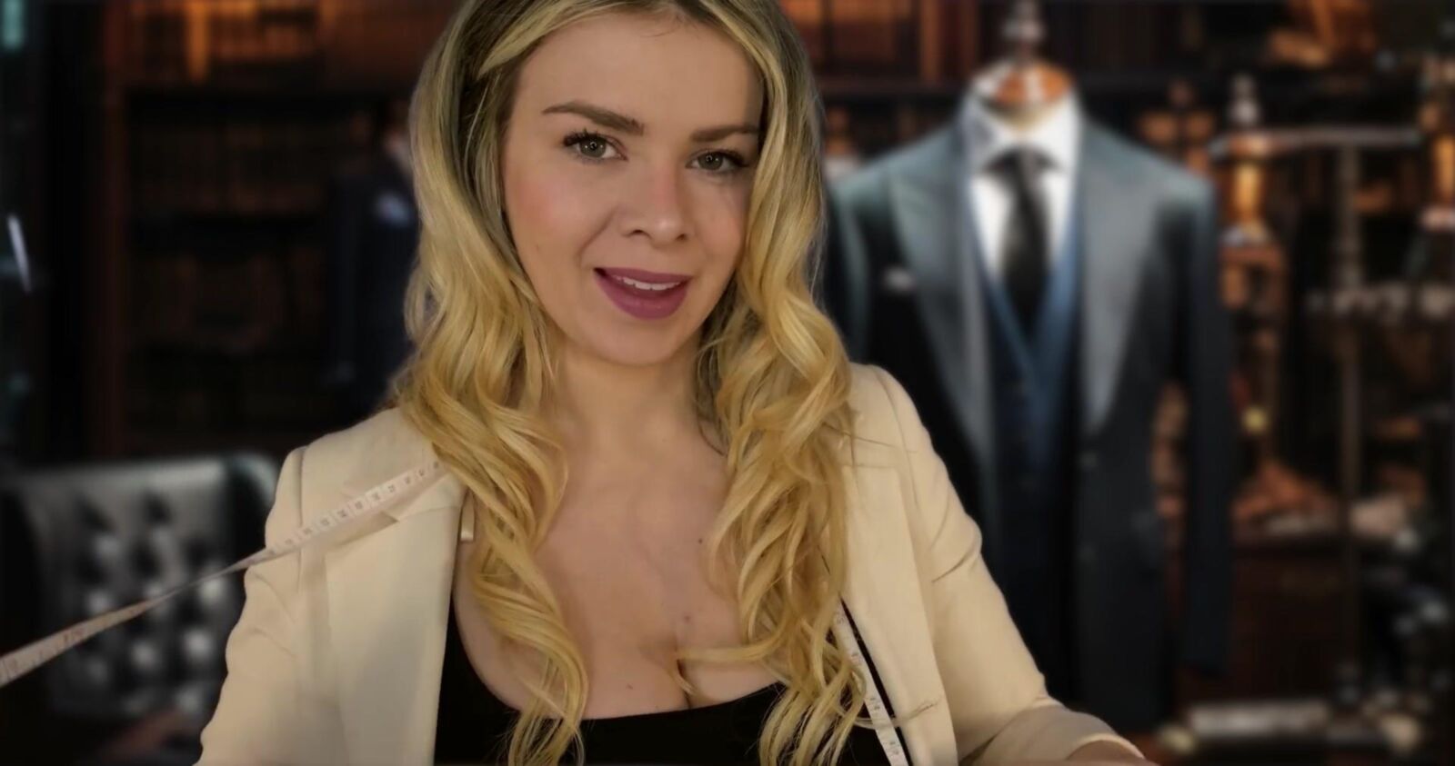 Murmuros escoceses ASMR Private Suit Fiting Lauren Woods