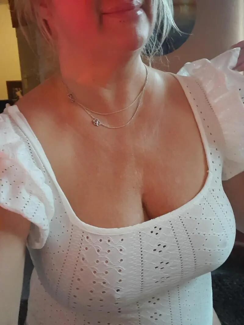 busty mature slut 