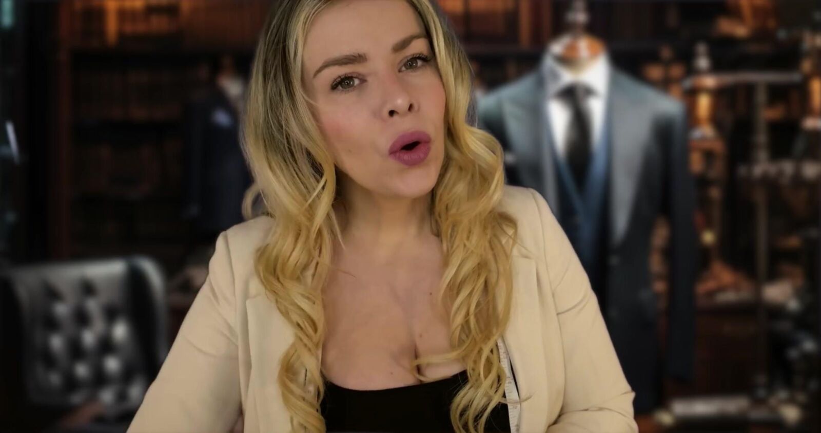 Murmuros escoceses ASMR Private Suit Fiting Lauren Woods