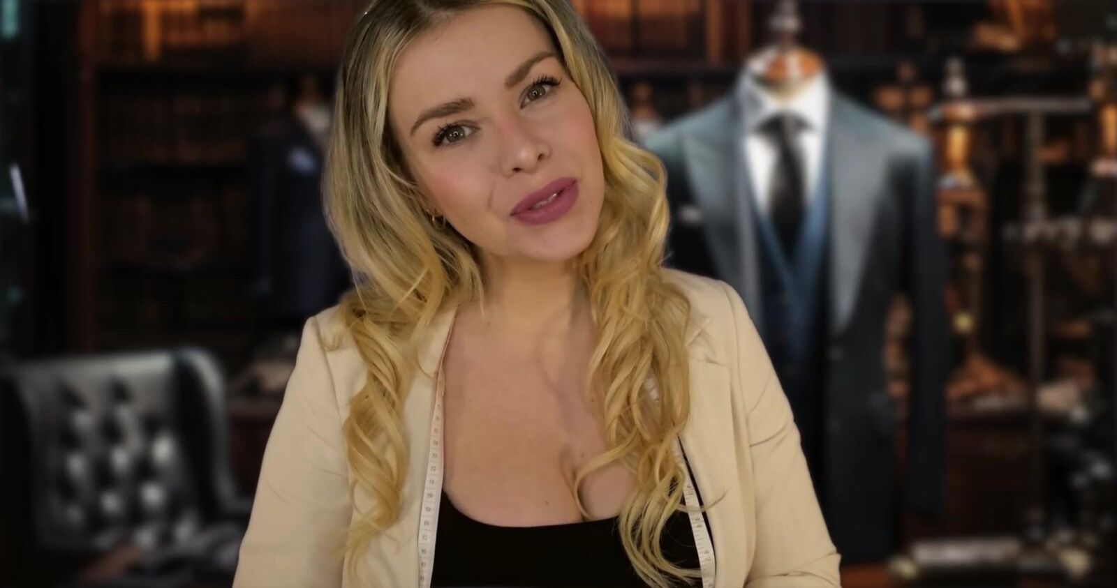 Murmuros escoceses ASMR Private Suit Fiting Lauren Woods