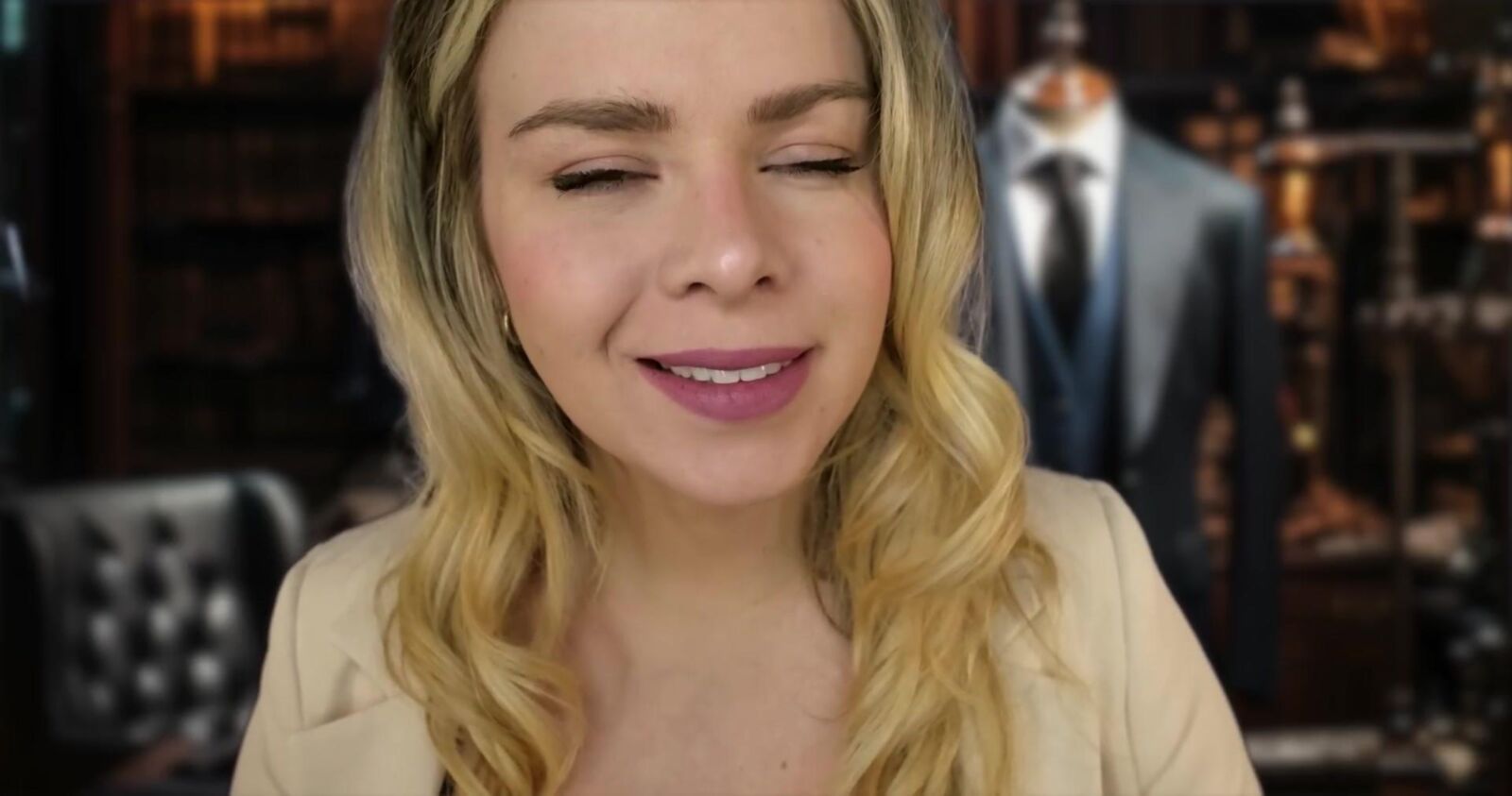 Murmuros escoceses ASMR Private Suit Fiting Lauren Woods