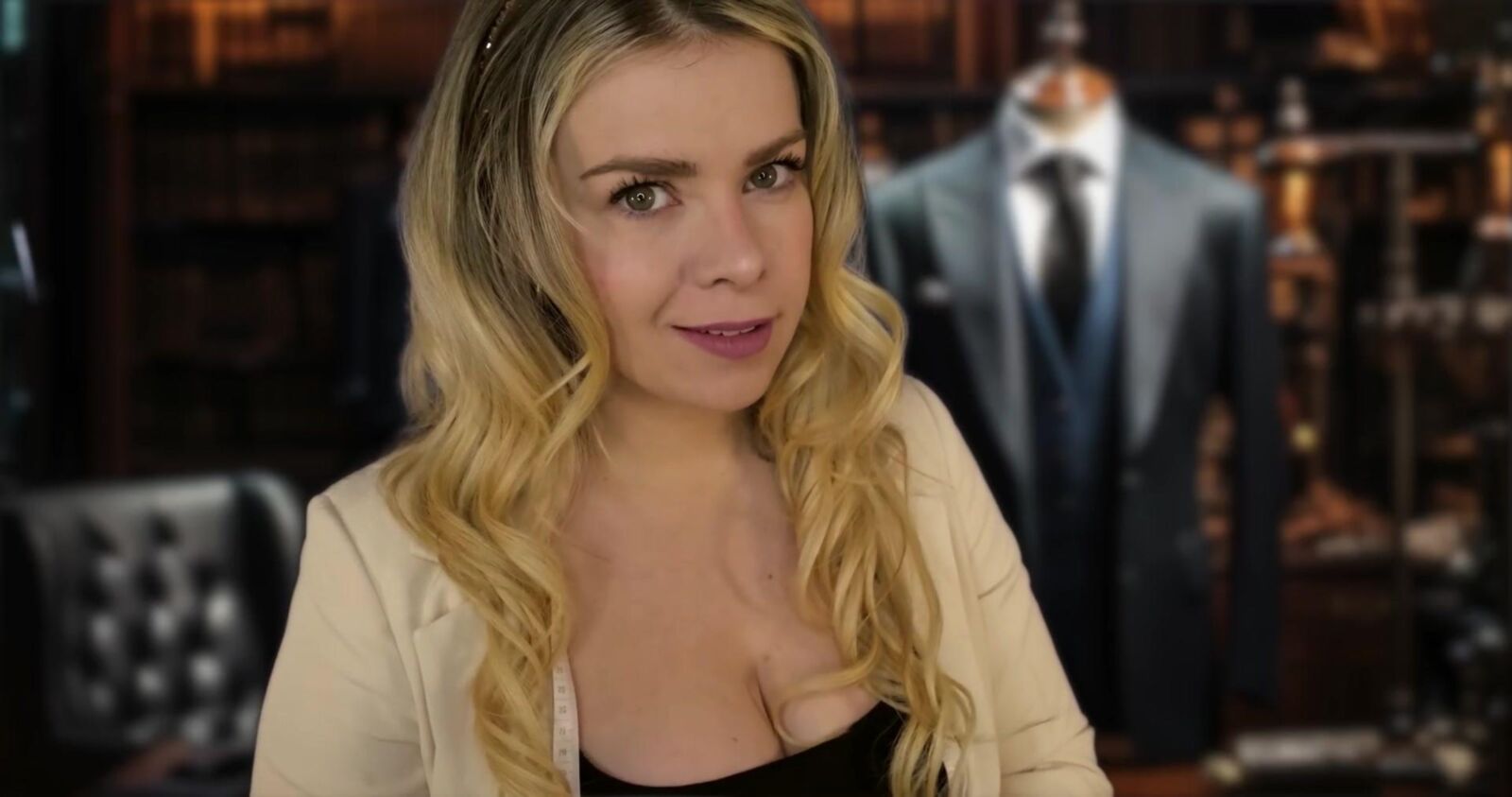 Murmuros escoceses ASMR Private Suit Fiting Lauren Woods