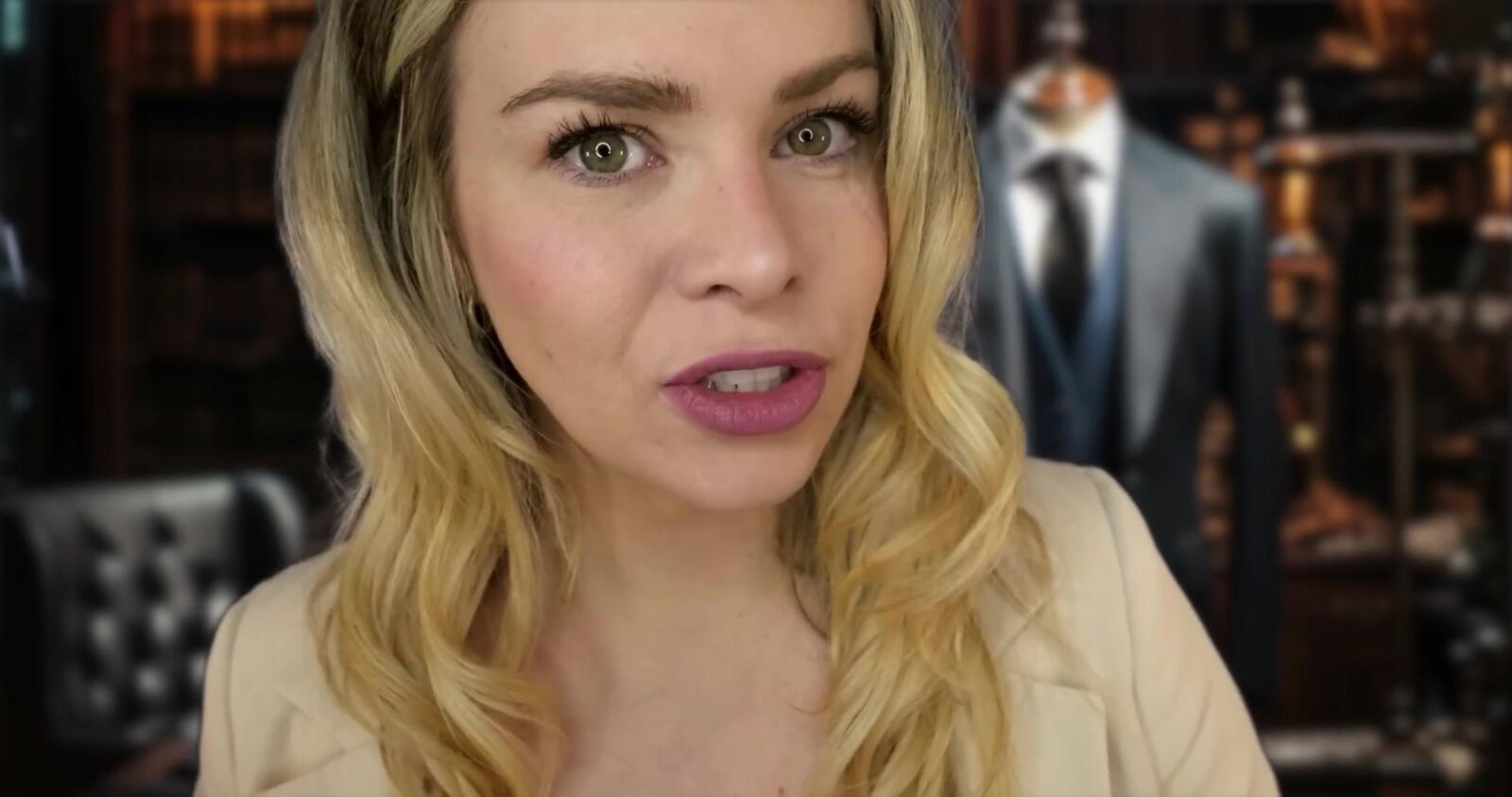 Murmuros escoceses ASMR Private Suit Fiting Lauren Woods