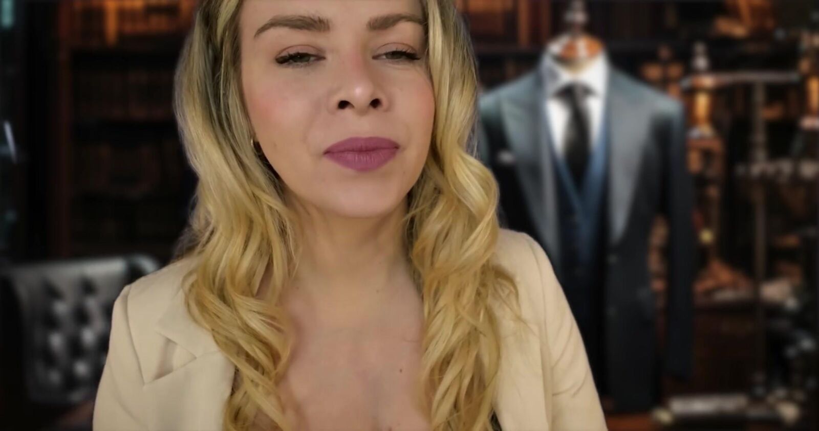 Murmuros escoceses ASMR Private Suit Fiting Lauren Woods