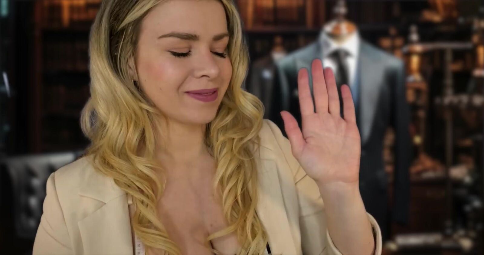 Murmuros escoceses ASMR Private Suit Fiting Lauren Woods