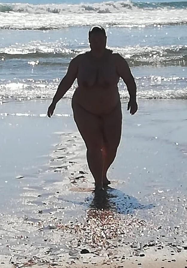 BBW Nudiste et couple de pointes