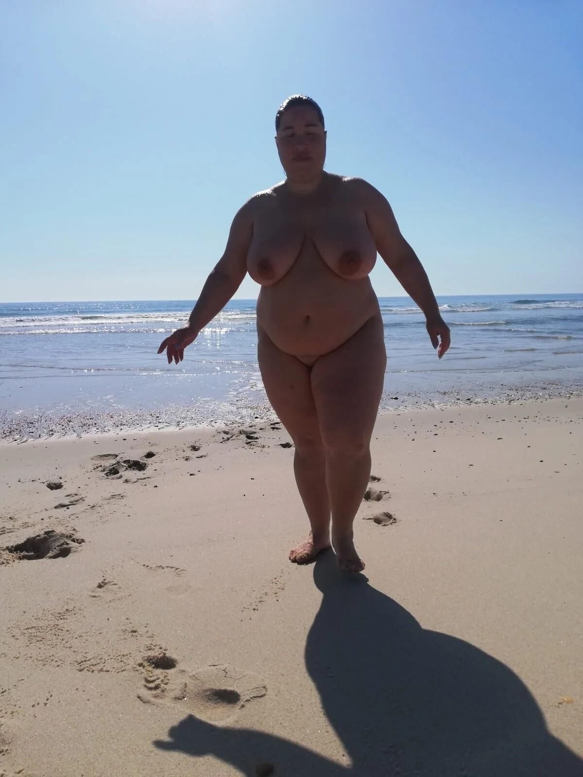 BBW Nudiste et couple de pointes