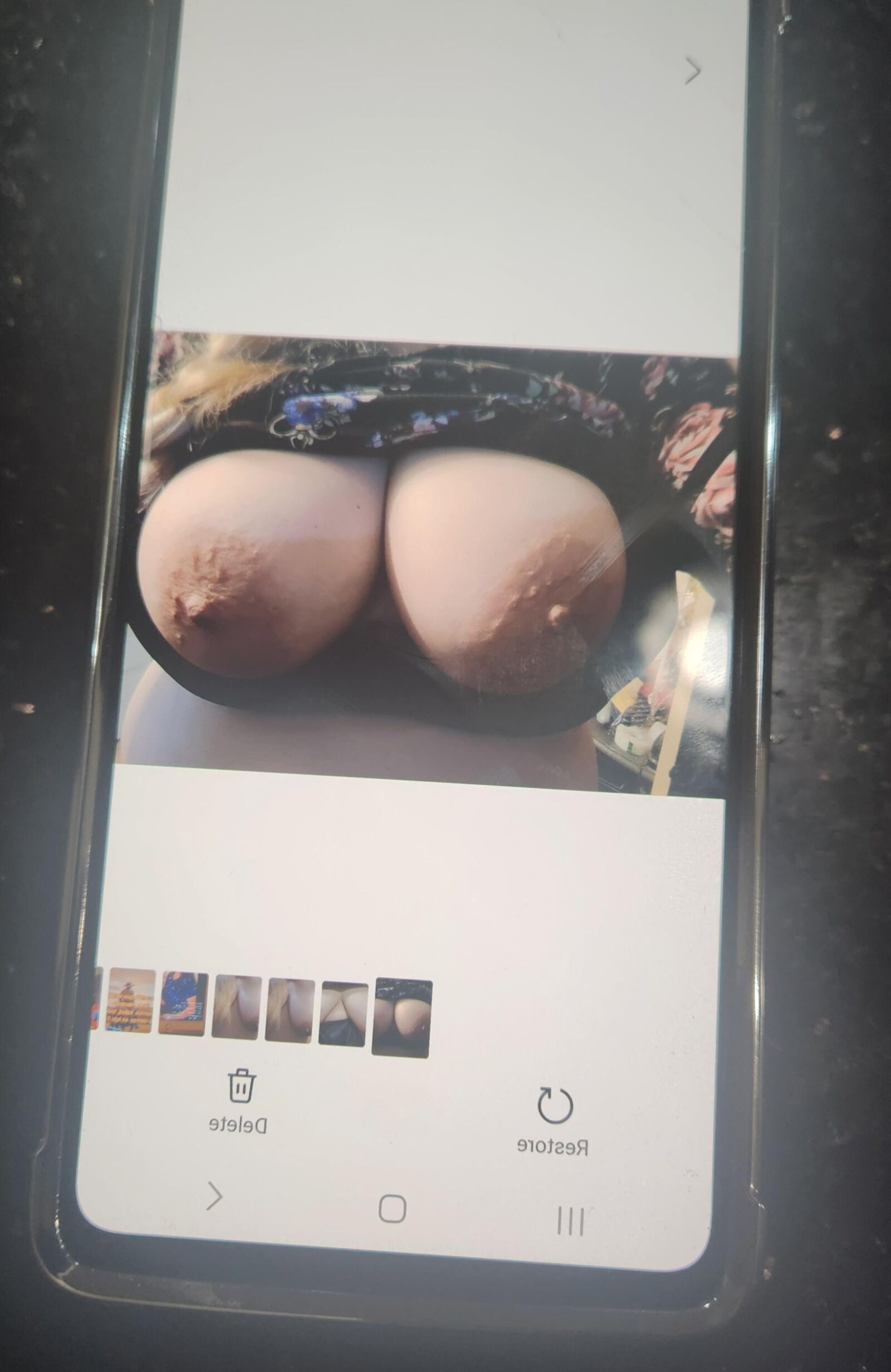 Milf Mom Nudes am Telefon ist durchgesickert