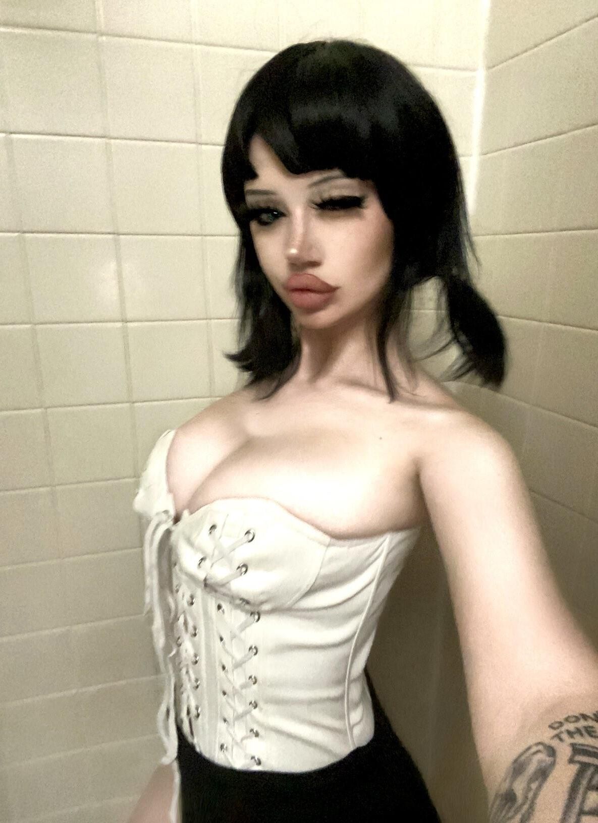 Bunni Cula Busty Goth