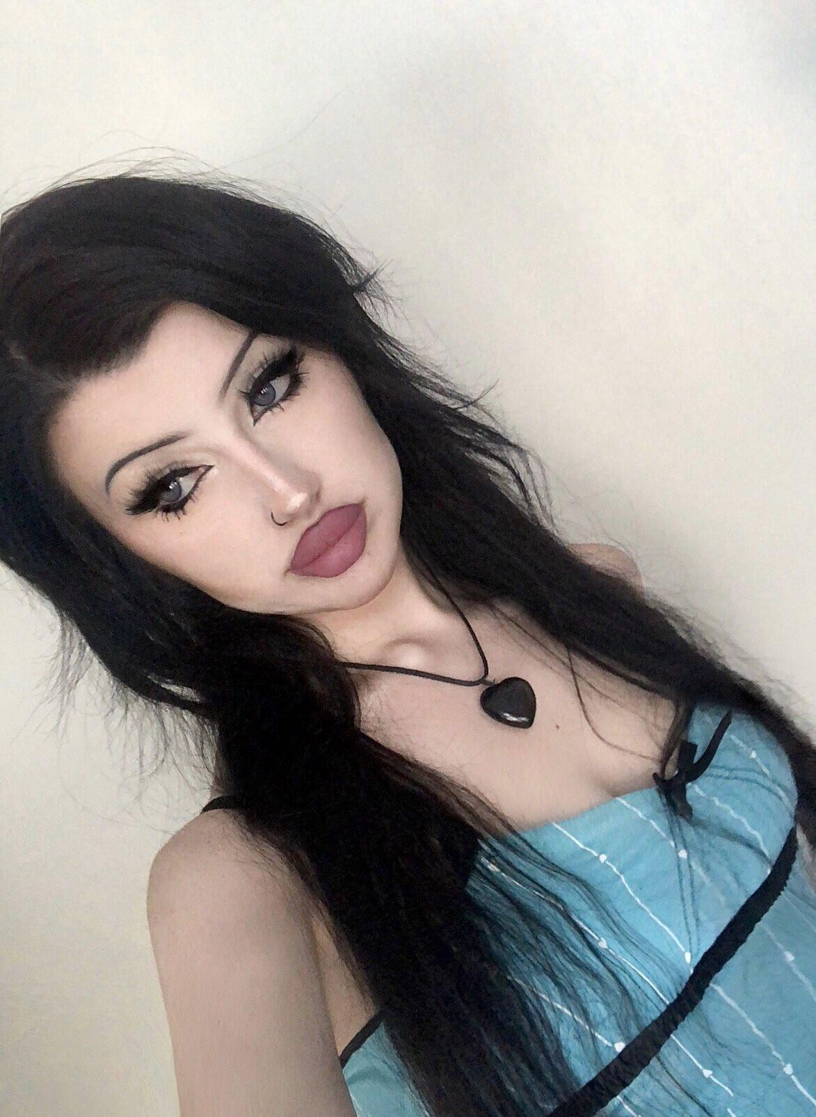 Bunni Cula Busty Goth