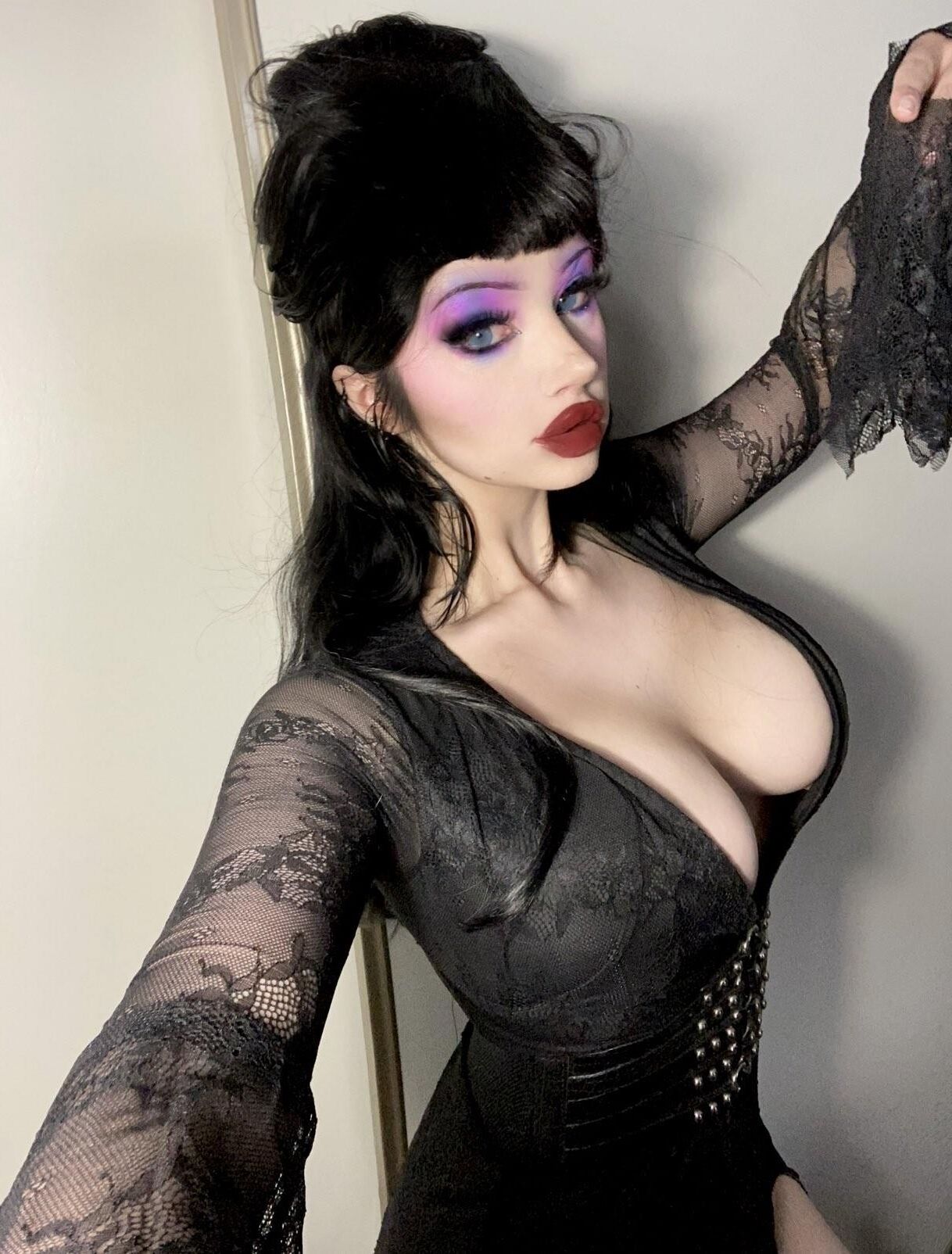 Bunni Cula Busty Goth