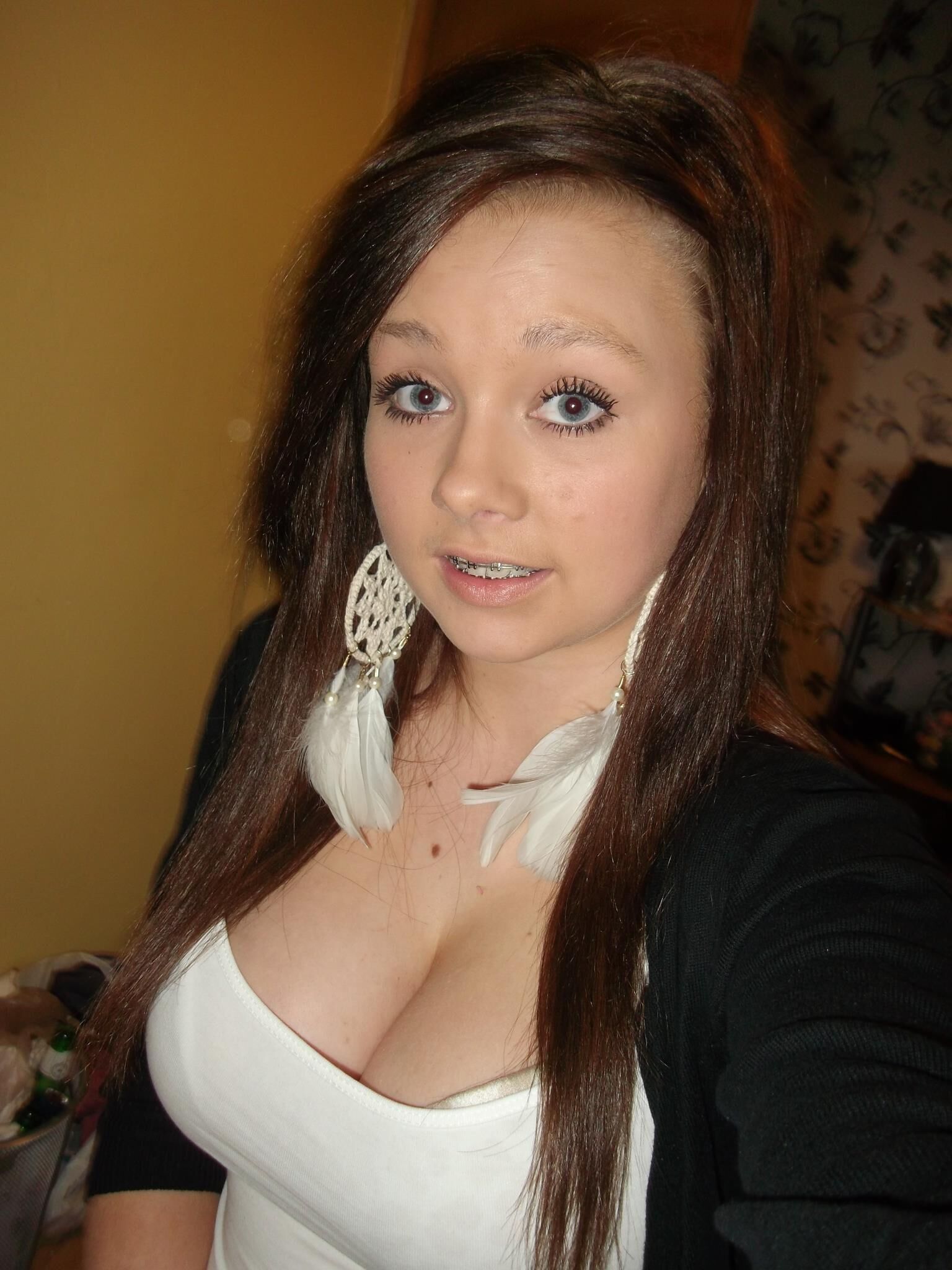 Chav poupée avec de beaux seins ronds