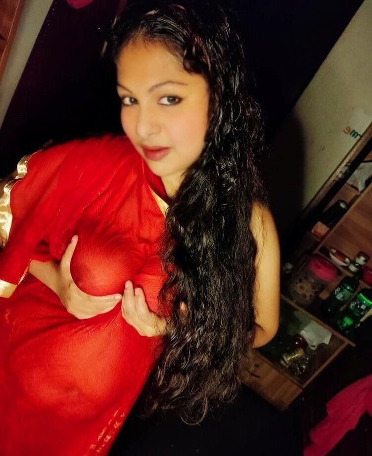 Indian bhabhi nude in saree show de gros seins et pic pic hot lea