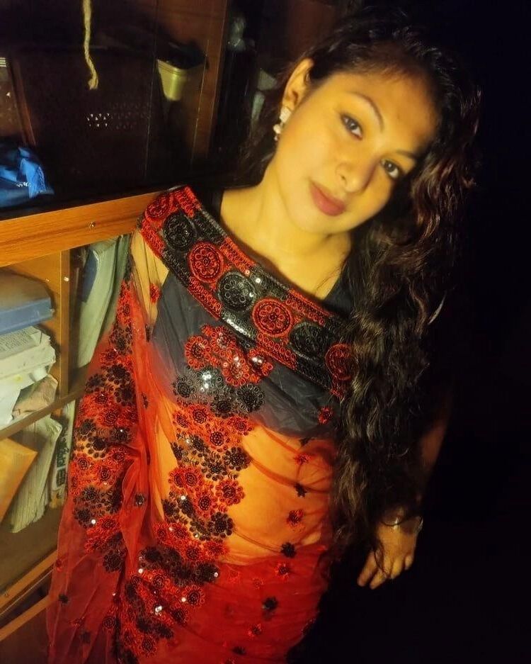 Indian bhabhi nude in saree show de gros seins et pic pic hot lea