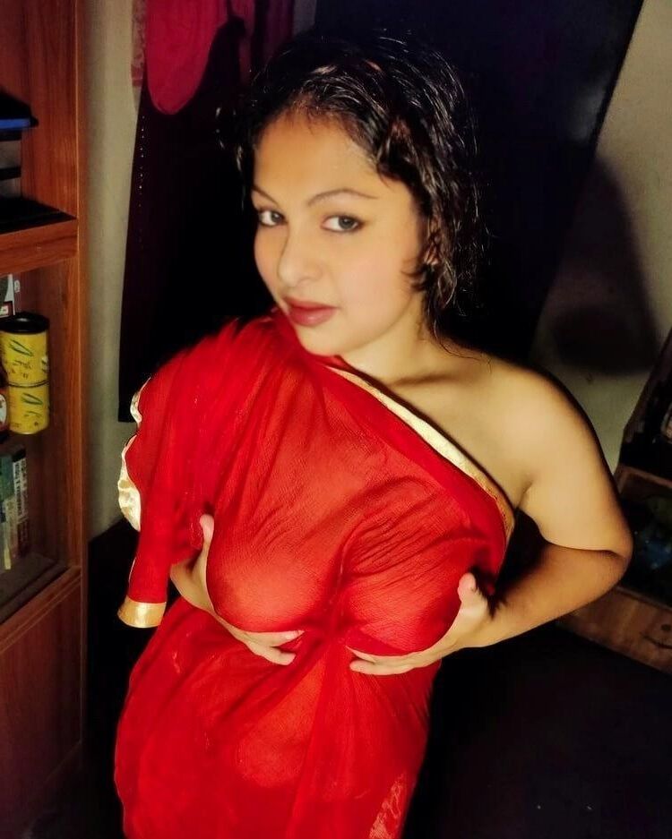 Indian bhabhi nude in saree show de gros seins et pic pic hot lea