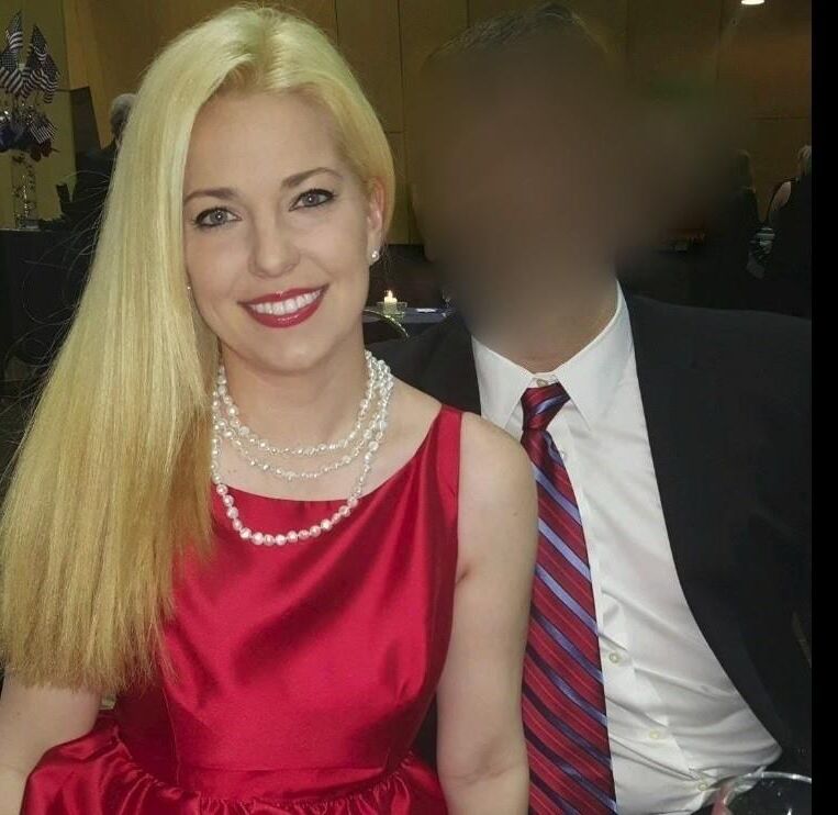 Rubia universitaria para sacudirse a