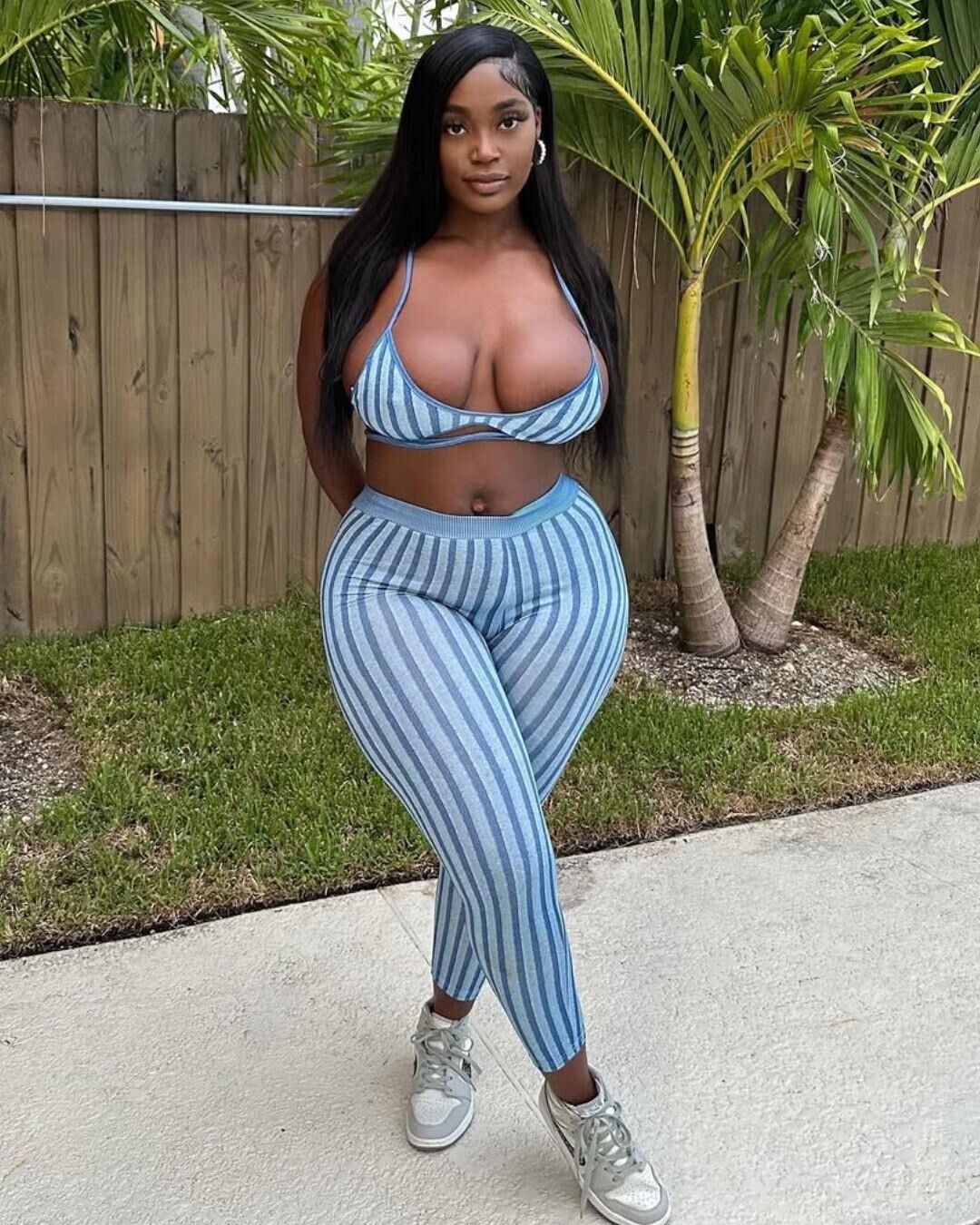 Big Booty Tits Black Girl para Gangbang