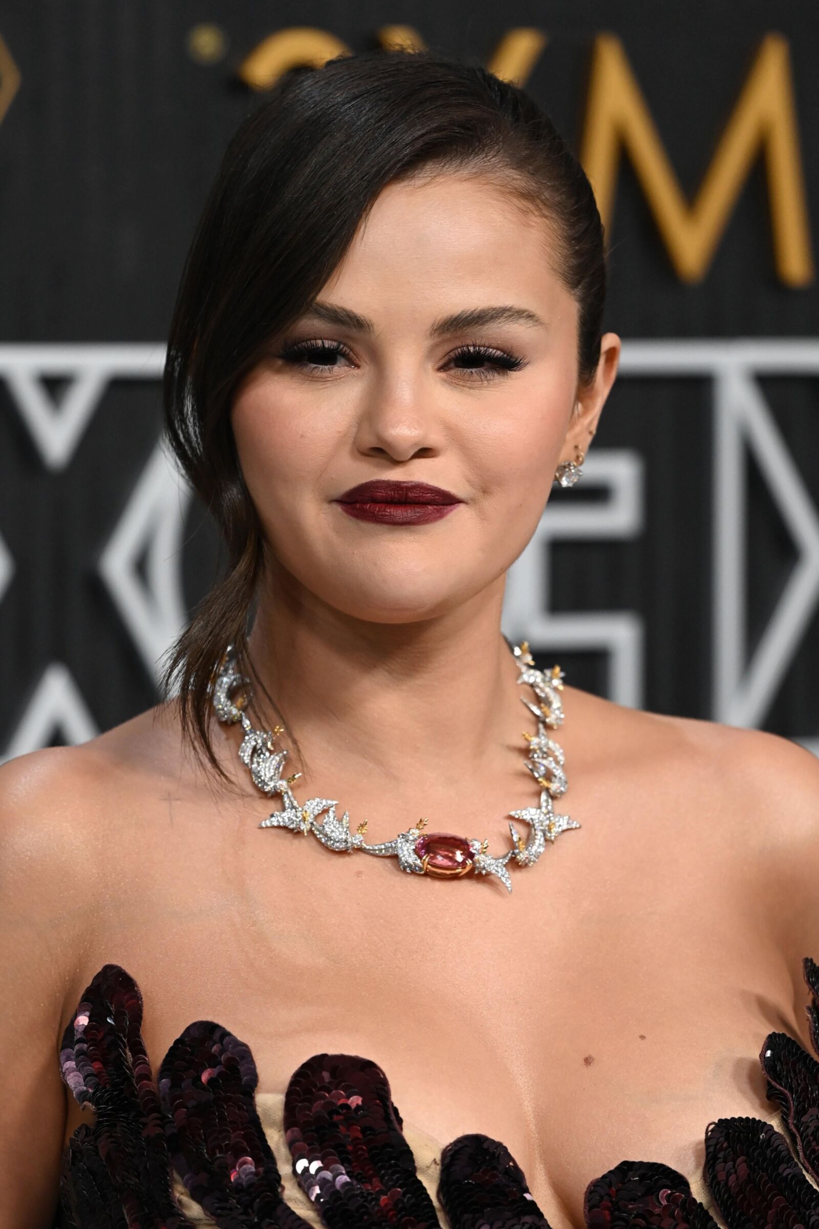 Selena Gomez assiste à l'Emmy aux heures de grande écoute