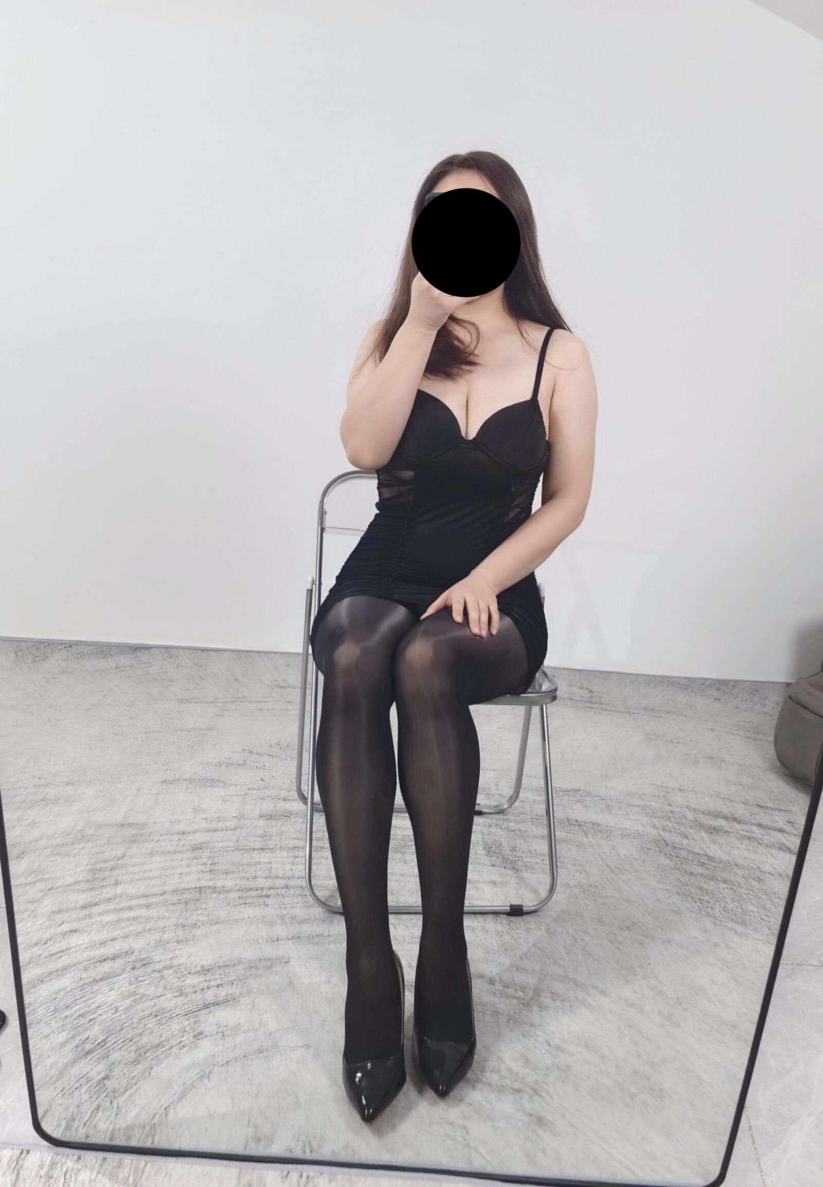 Esposa posando en nueva lencería para mí