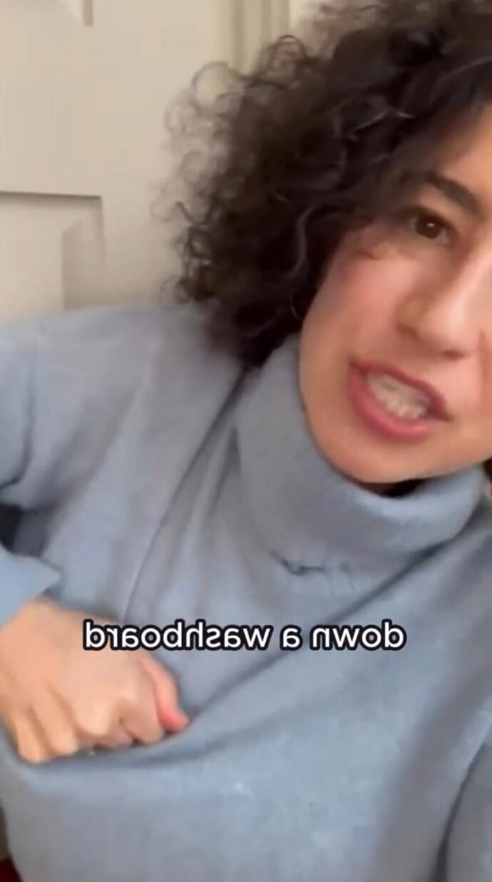 Ilana Glazer (schwangere Brüste)