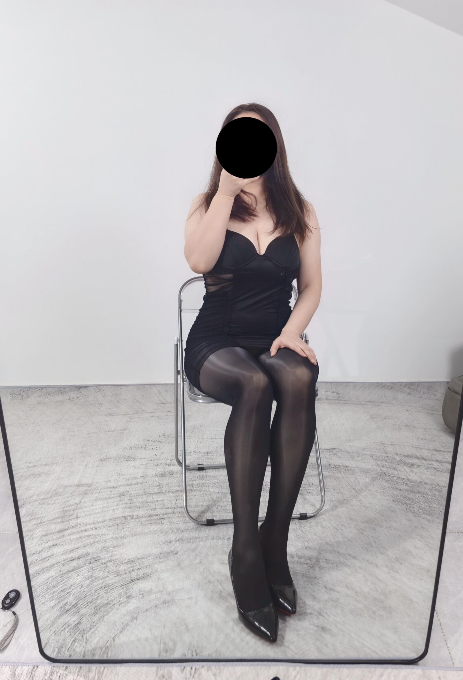 Esposa posando en nueva lencería para mí