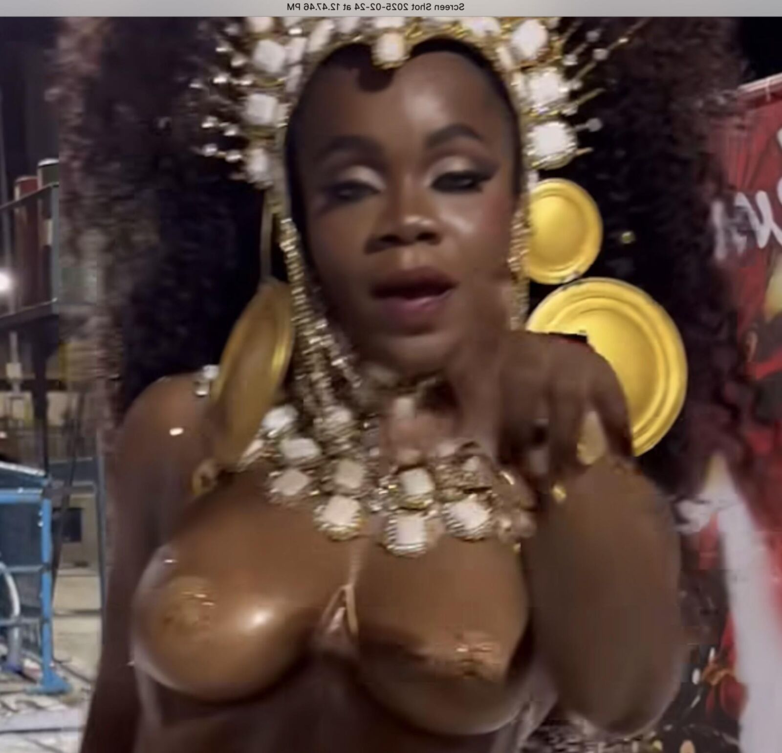 Larissa Reis sacude sus tetas en Rio Carnival