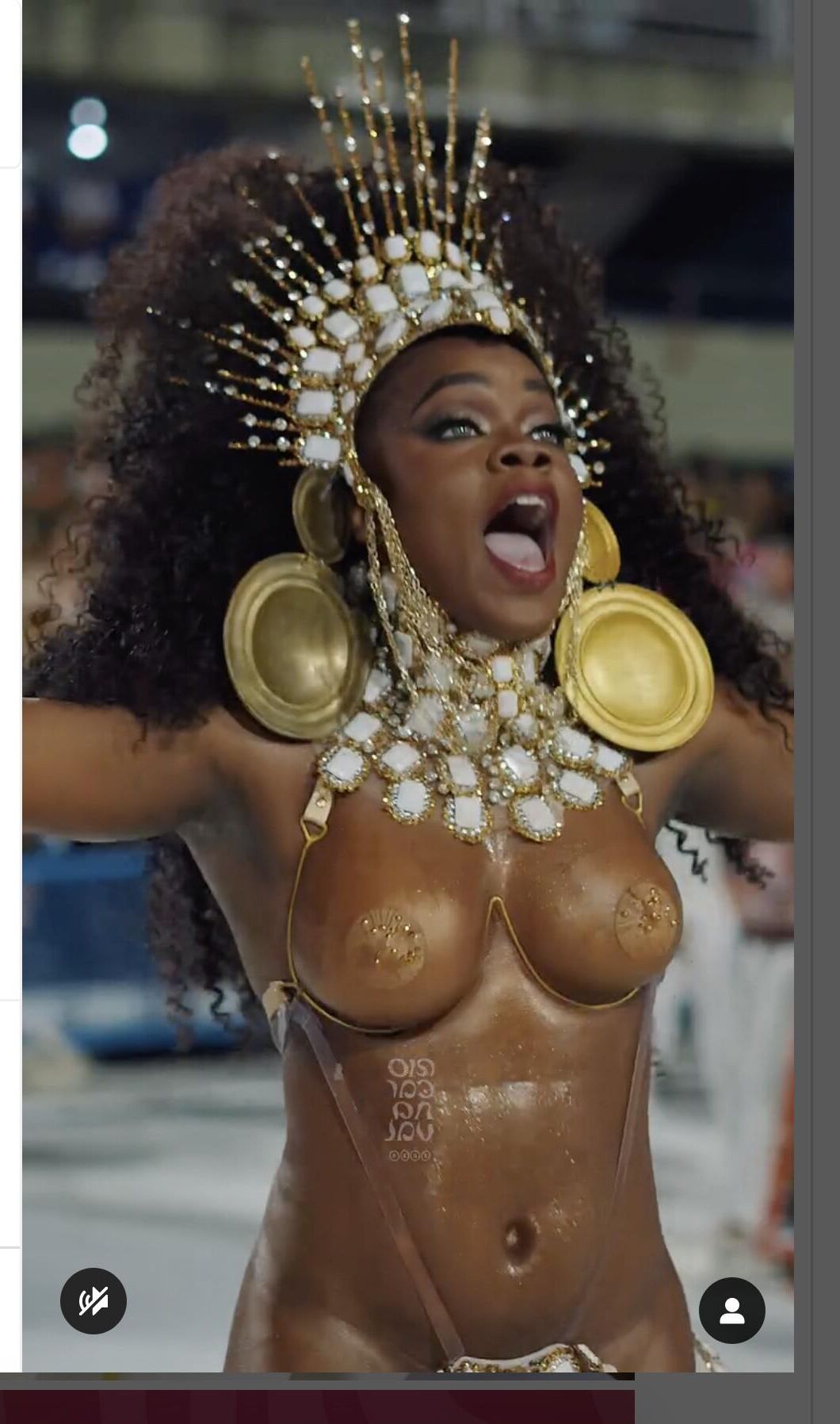 Larissa Reis sacude sus tetas en Rio Carnival