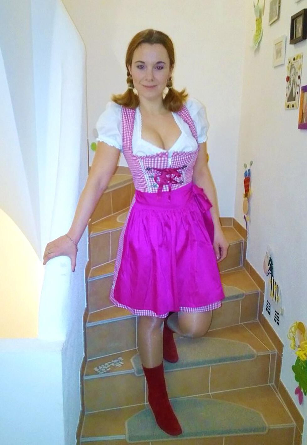 Fesche Madln im Dirndl ZumiHundertsibenundneuzigste`n