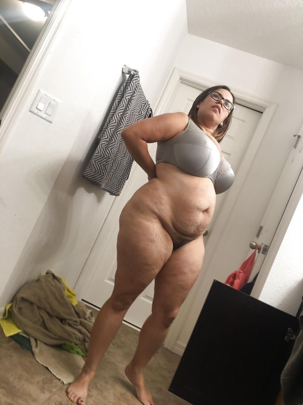 BBW Latina mit Moster -Brüsten