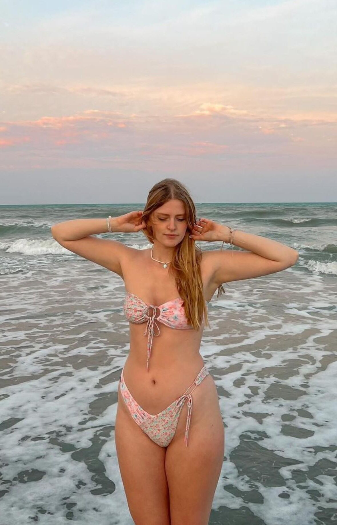 Denken Sie an den letzten Sommer, am Strand, meinen Arsch, meine Brüste ...