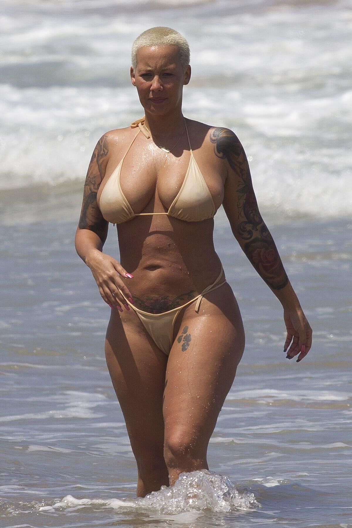 Amber Rose in Bikini an einem Strand in Miami