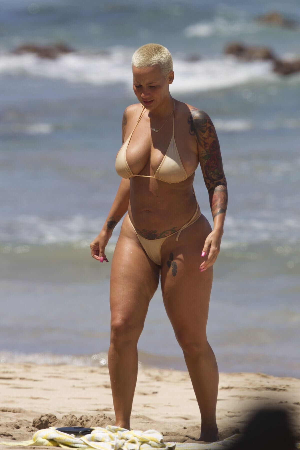 Amber Rose in Bikini an einem Strand in Miami