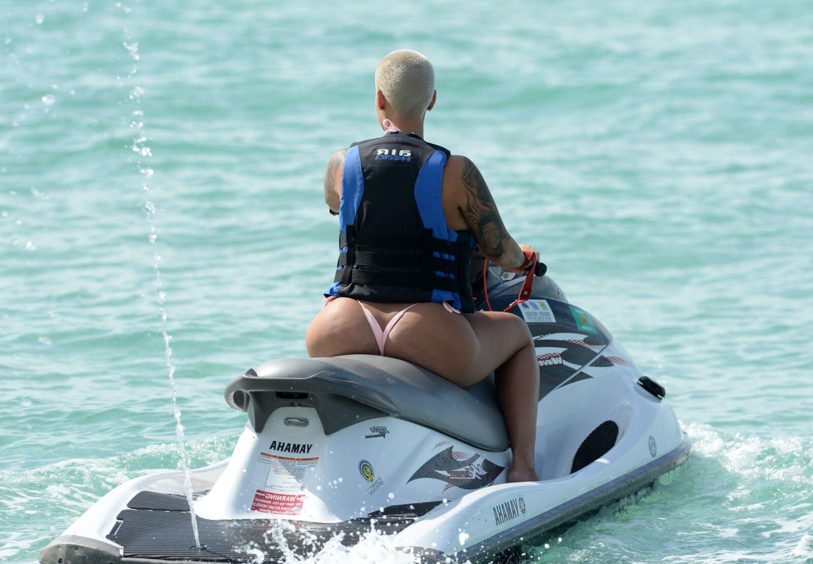 Amber Rose in Bikini an einem Strand in Miami