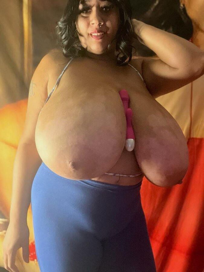 Enorme tetas club pt.