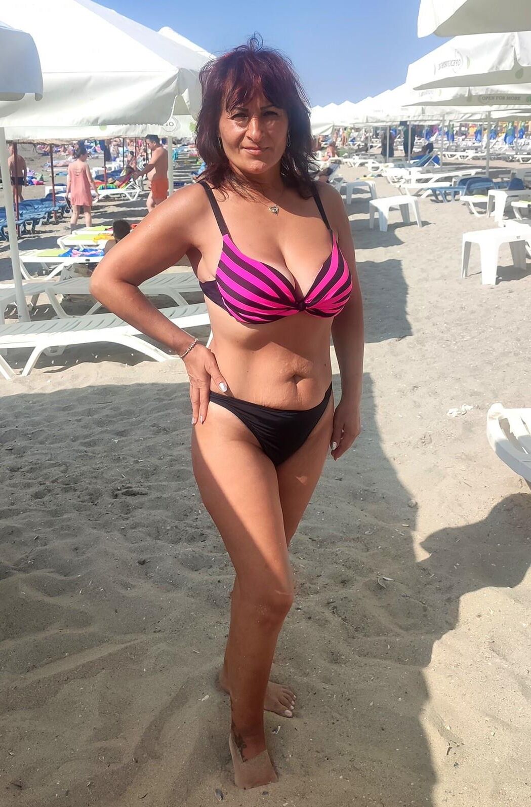 Madalina G Eine schöne Milf aus Rumänien P.