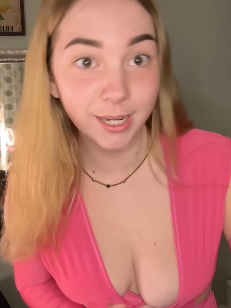 Hot Non nude YouTuber