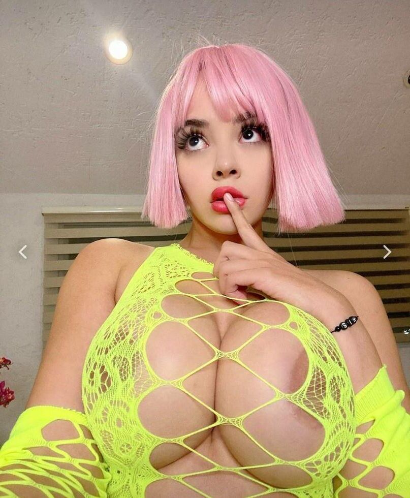 Big tits gamer girl