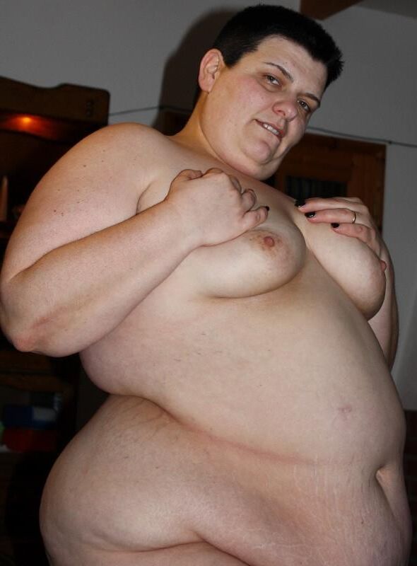 Schamlose ssbbw fettsau nackt