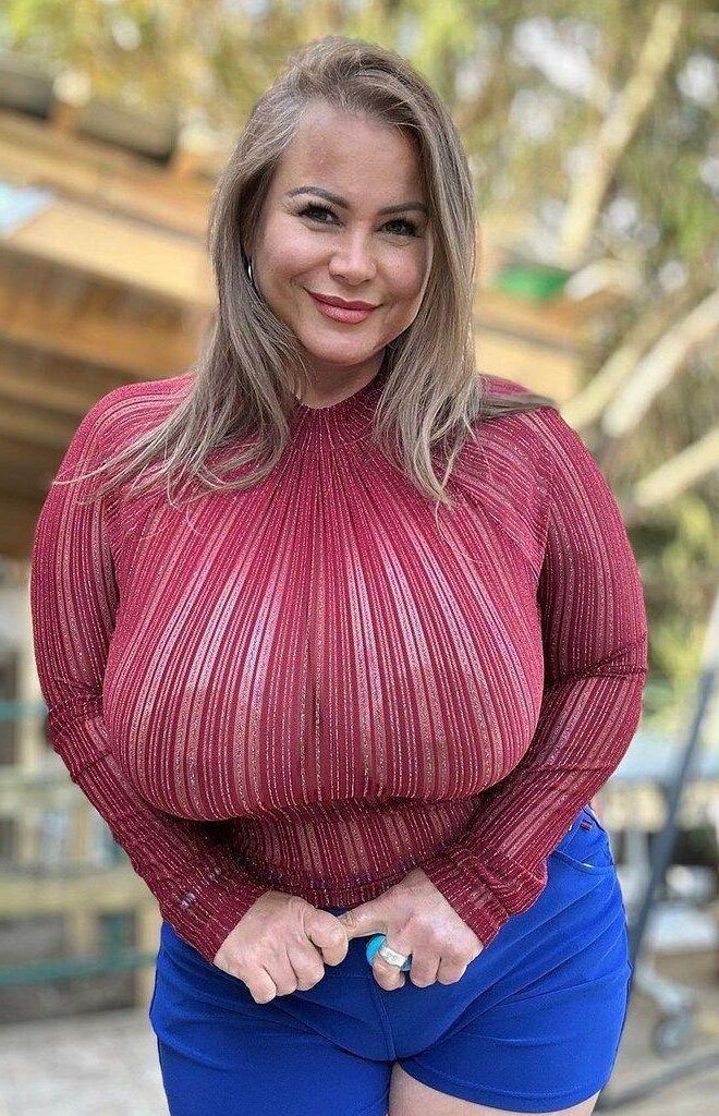 No Bra under Outfit 