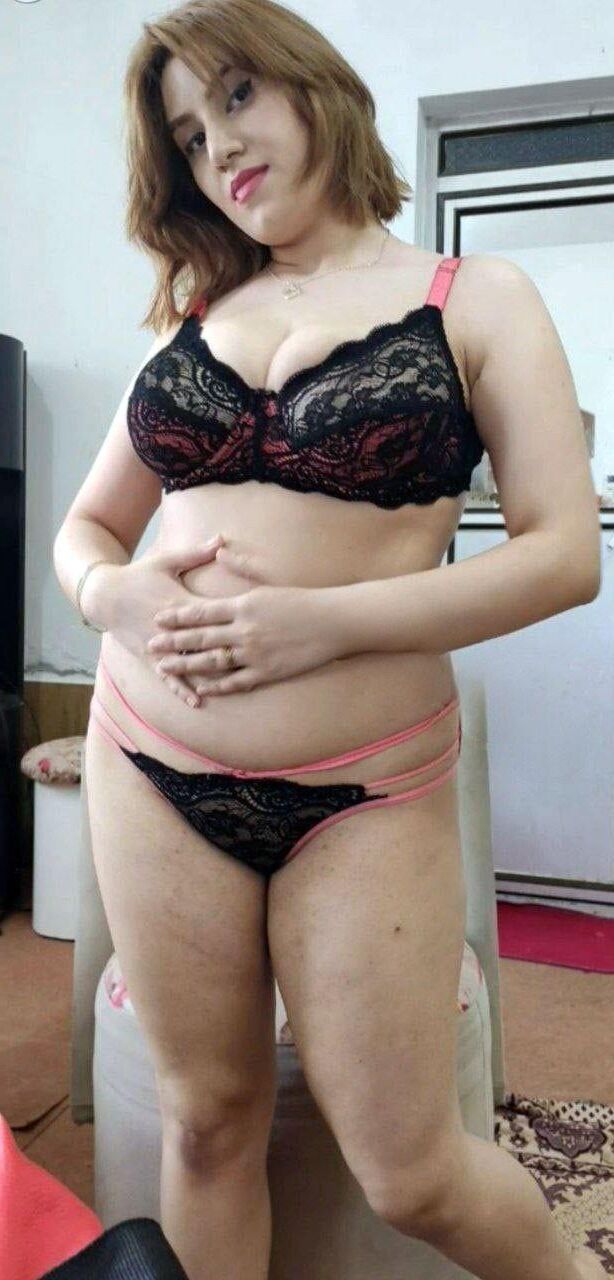 Milf maduro iraní mostrando su gran botín sexy