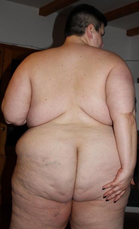 Schamlose ssbbw fettsau nackt