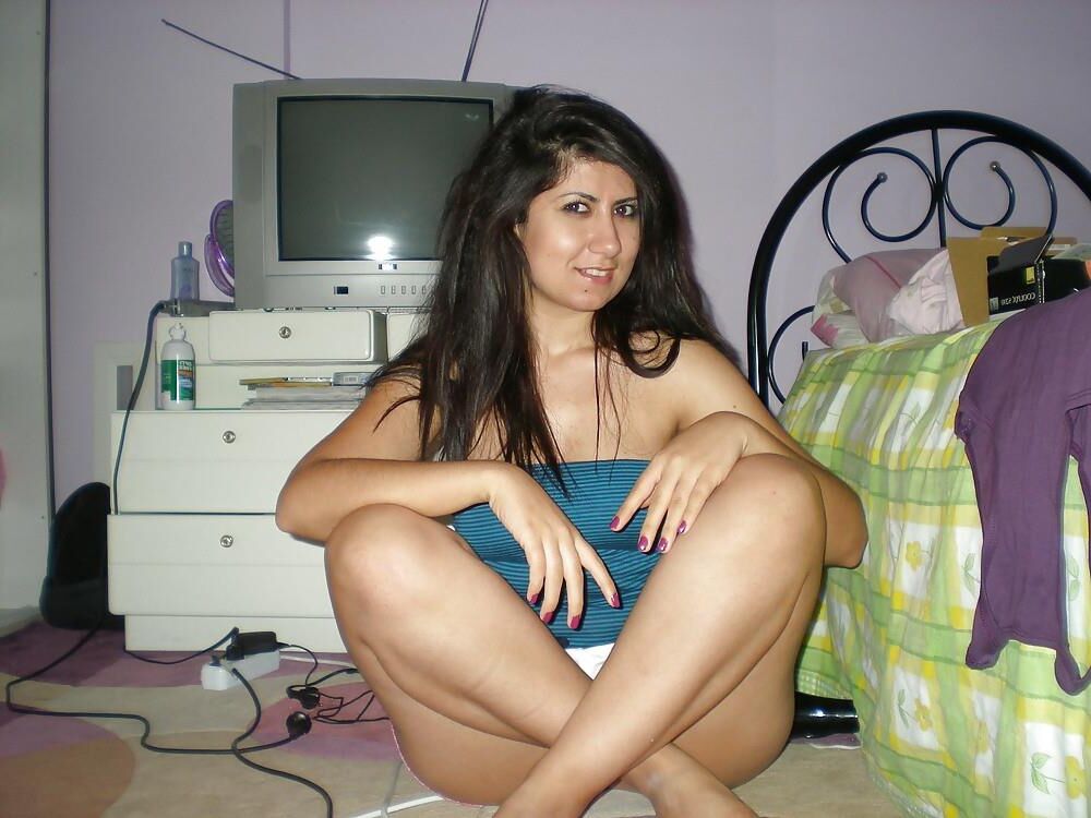 Turkish brunette teen rana bikini sexy feet foot ayak