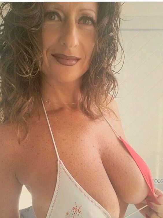 Massive mum mammary glands not nude